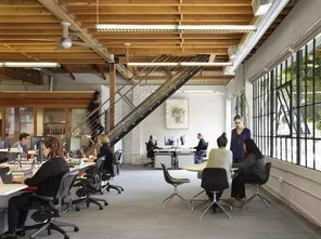 從機油到咖啡香 汽車修理廠的工業風創業空間蛻變記